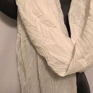 White textured scarf